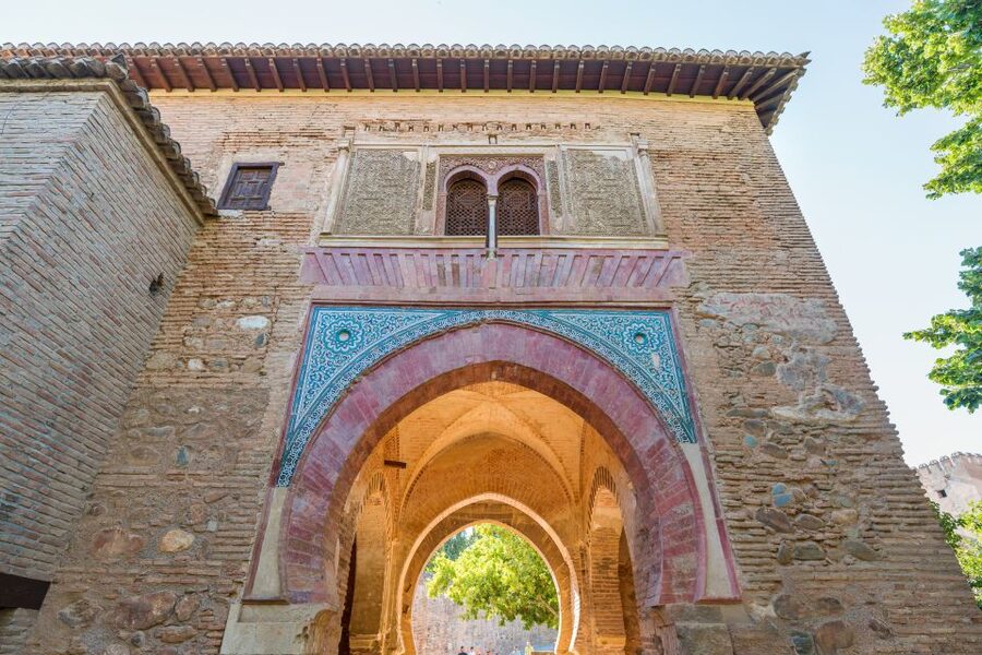 Granada: Alhambra Ticket and Guided Tour with Nasrid Palaces - Why this 3-hour Alhambra tour feels worth it