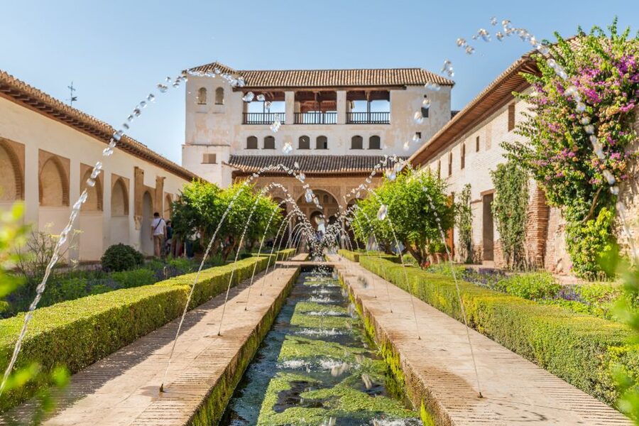 Granada: Alhambra Ticket and Guided Tour with Nasrid Palaces - Ticketless roaming after the guide, including the Palace of Carlos V