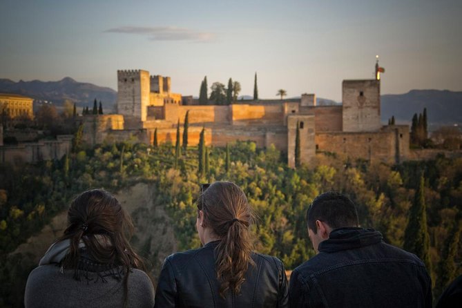 Granada and Albaicin: Wine and Tapas Tour - Albayzín and Moorish origins you can actually picture