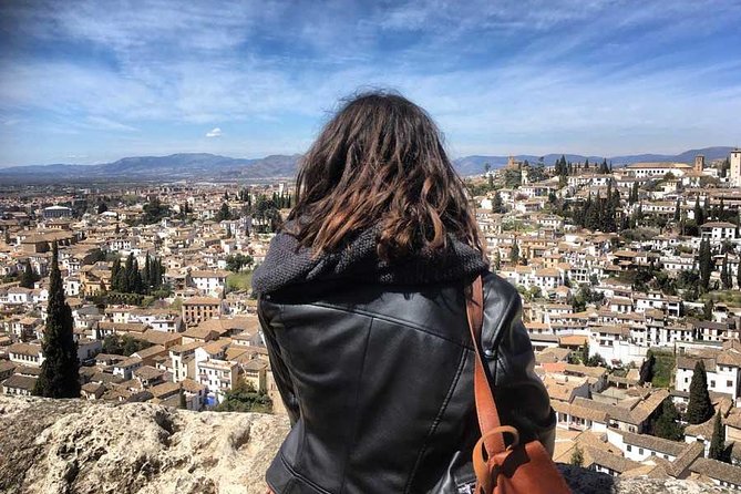 Granada and Albaicin: Wine and Tapas Tour - Tapas bars and drinks: how the included tastings work