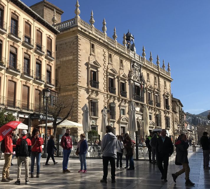 Granada: City center and Albaicin Private Tour - Should you book this Granada city center and Albaicín private tour?