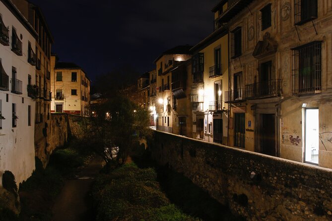 Granada: Ciudad oscura. - Plaza Bib-Rambla start, where you get your bearings fast