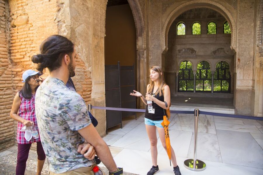 Granada: Combo Alhambra, Albaicín, and Sacromonte Tour - Key things to know before you go