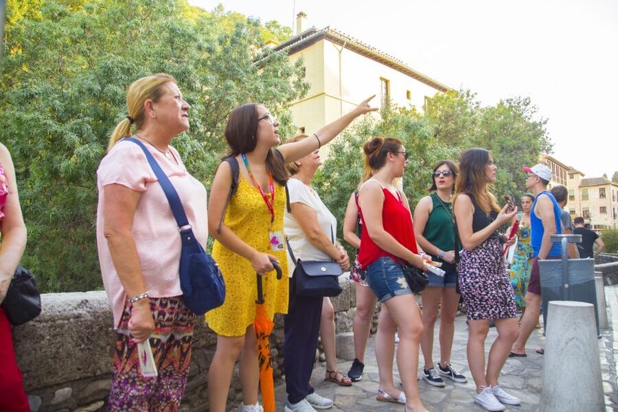 Granada: Combo Alhambra, Albaicín, and Sacromonte Tour - Meeting points you should not mess up
