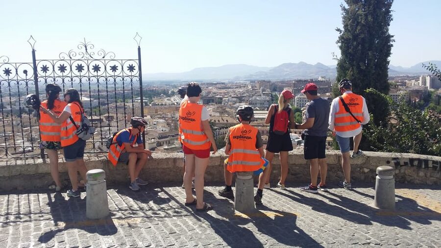 Granada: E-Bike Tour and Fast-Track Alhambra Ticket - Meeting point and first 15 minutes: do not lose time