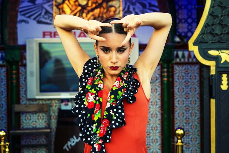 Granada: Flamenco Show at Tablao Flamenco Albayzín - Twelve Artists, Close-Knit Energy, and Why It Matters