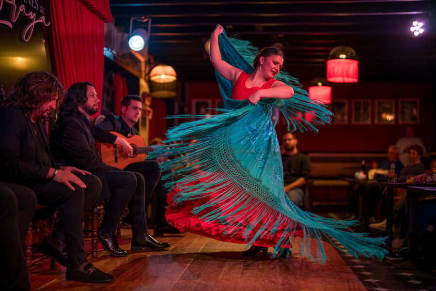 Granada: Flamenco Show in Albaycin - Jardines de Zoraya - Inside the Tablao: Seats, Sound, and the Pace of a 1-Hour Show