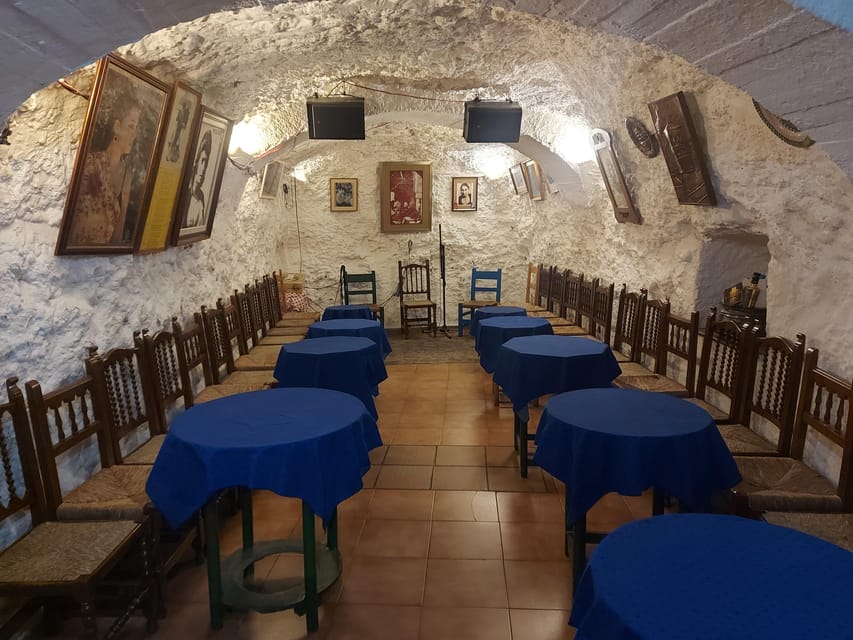Granada: Flamenco Show in the Cave LA FARAONA - Language and on-site feel: Spanish greeter, easy check-in