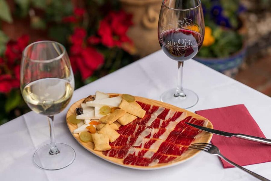 Granada: Flamenco Show with Dinner at Jardines de Zoraya - Should you book Jardines de Zoraya?