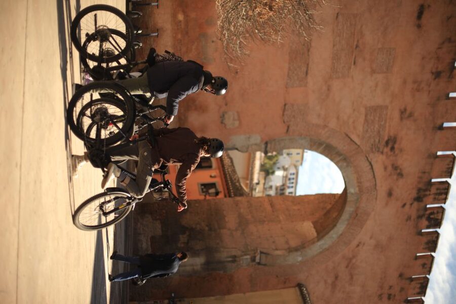 Granada: Highlights & Viewpoints eBike Tour with Tapas Break - Narrow Lanes, Albaicín, Sacromonte, and Why Your Guide Makes It Click