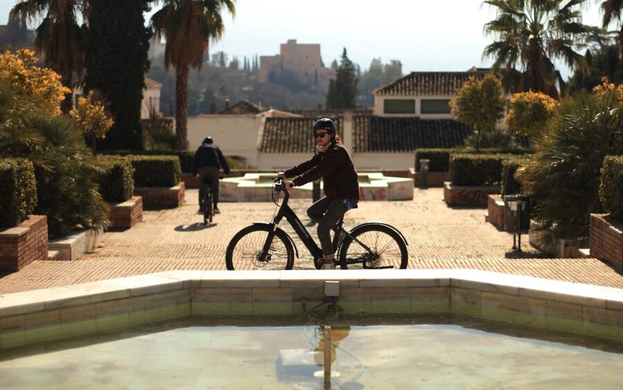 Granada: Highlights & Viewpoints eBike Tour with Tapas Break - Weather, Traction, and What to Wear for Comfort