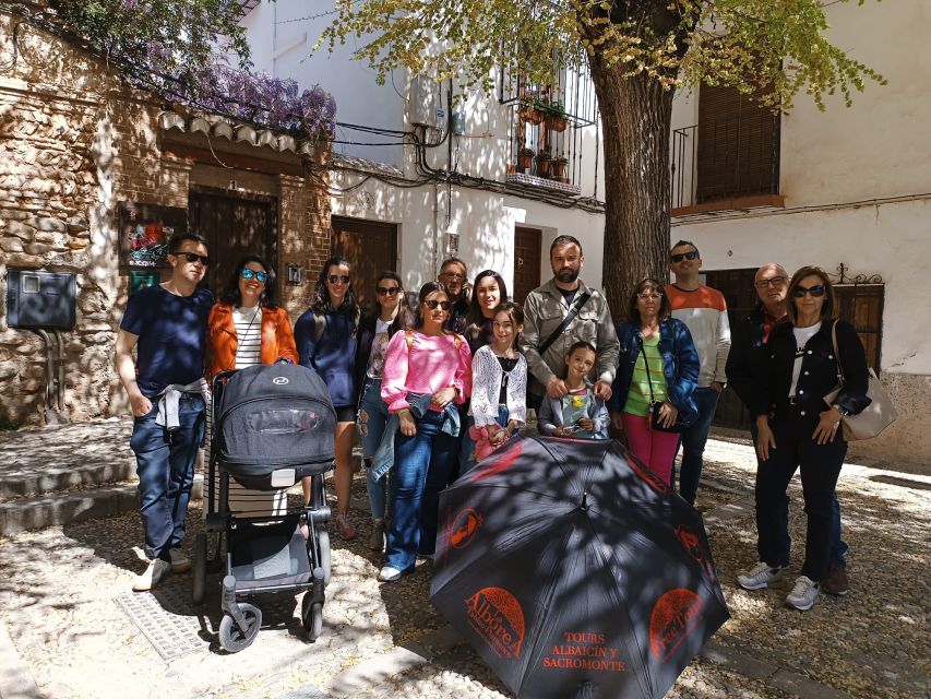 Granada: Historic Center and Lower Albaicin Walking Tour - Meeting at Isabel La Católica and getting oriented in the old core
