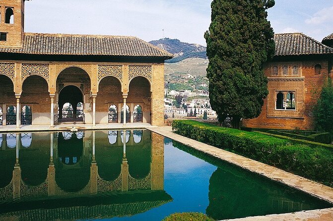Granada Private Alhambra Tour includes Nazaries Palaces - Generalife: the sultans’ summer palace and microclimate