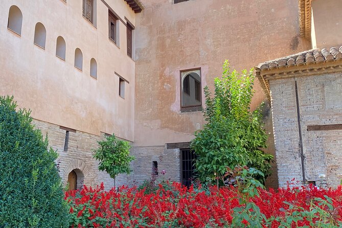 Granada Private Alhambra Tour includes Nazaries Palaces - How the timing and pacing usually feel in real life