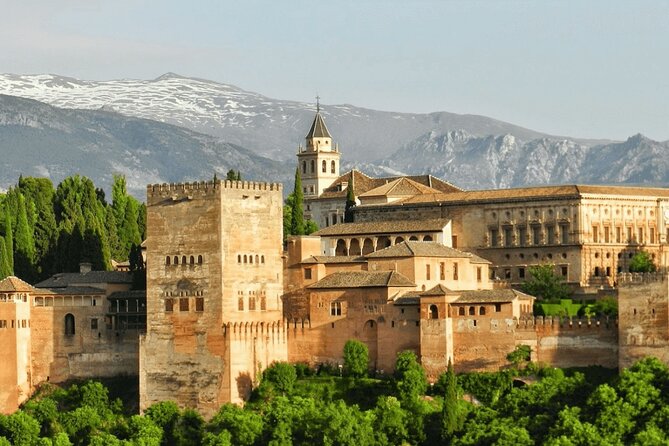 Granada Private Alhambra Tour includes Nazaries Palaces - Entering the Alhambra: meet-up point and first expectations