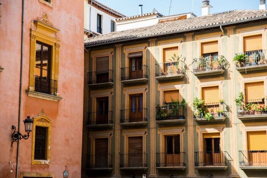 Granada: Private custom tour with a local guide - Granada becomes easier when someone local holds the map