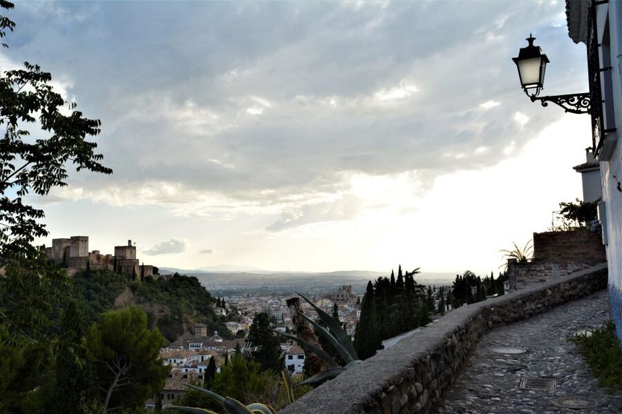 Granada: Private Tour of Albaicín, Sacromonte and Viewpoints - Sacromonte cave houses: history you can see