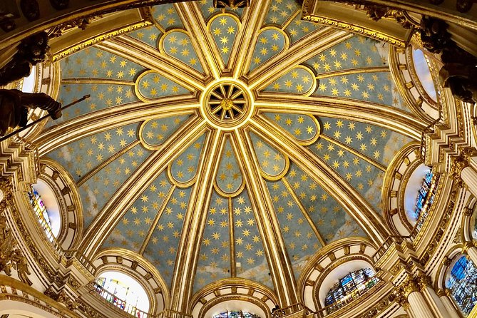 Granada Private Tour: The Cathedral and the Royal Chapel - Plaza de Isabel la Catolica: the Columbus meeting monument