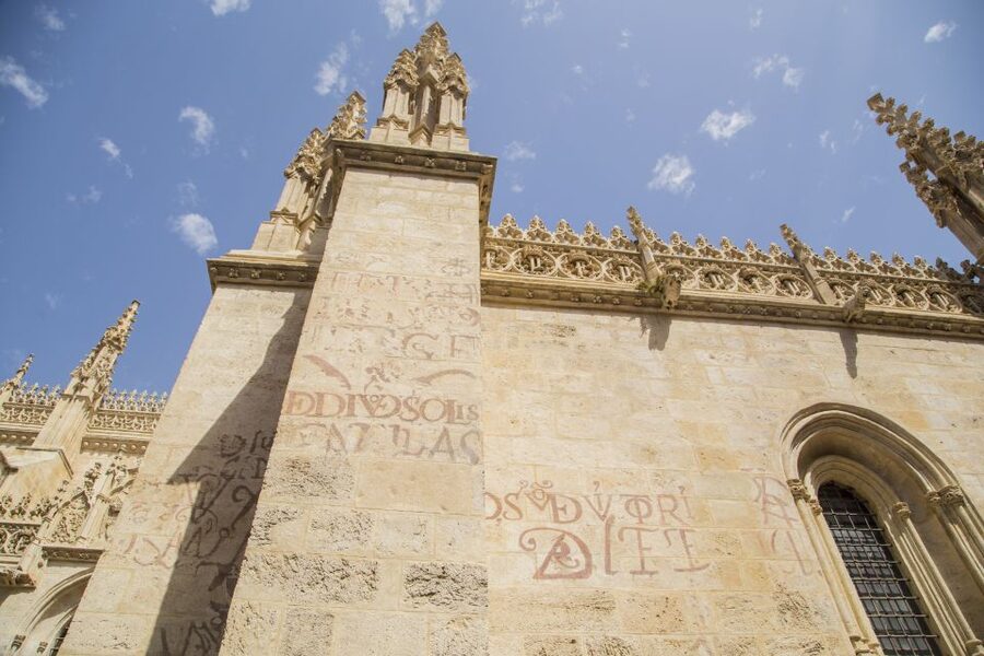 Granada: Royal Chapel and Historical Center Walking Tour - Royal Chapel: the royal tombs that fix Granada in your mind