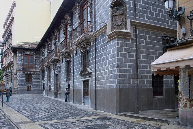 Granada: Royal Chapel guided walking tour - Guide quality is the real differentiator