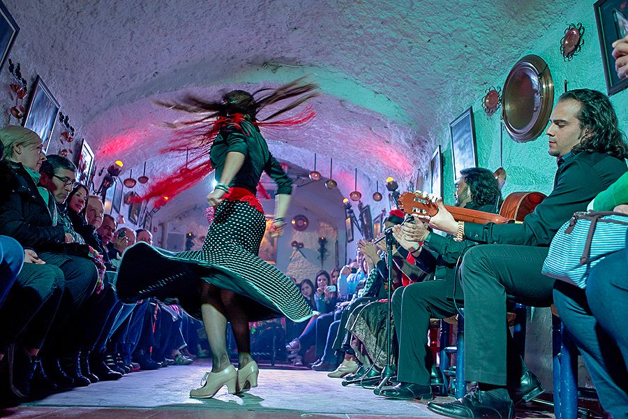 Granada: Sacromonte Caves Flamenco Show with Dinner - Price and Value: Is $68 Worth It?