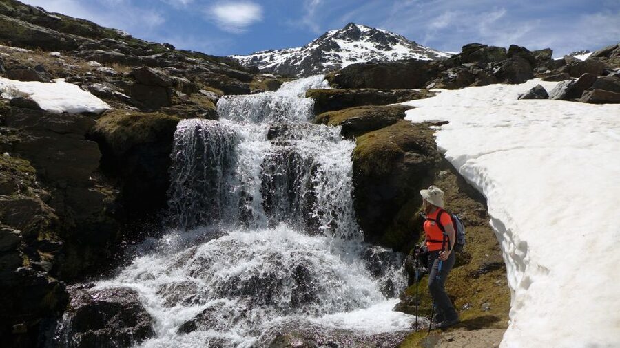 Granada: Sierra Nevada Guided Day Trip - The hike plan: streams, lagoons, waterfalls, and snow tunnels