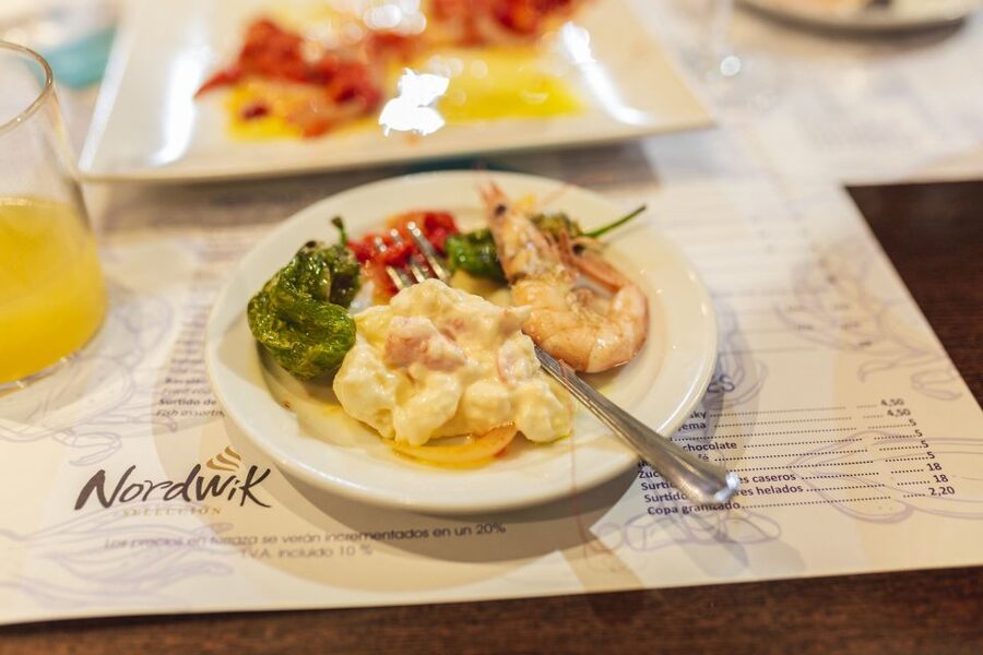 Granada: Tapas Crawl - Starting at Centro Federico García Lorca, then eating your way through Granada