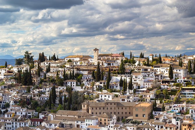 Granada Tapas Trail & Gypsy Flamenco Show - Albaicín streets and your second tasting stop