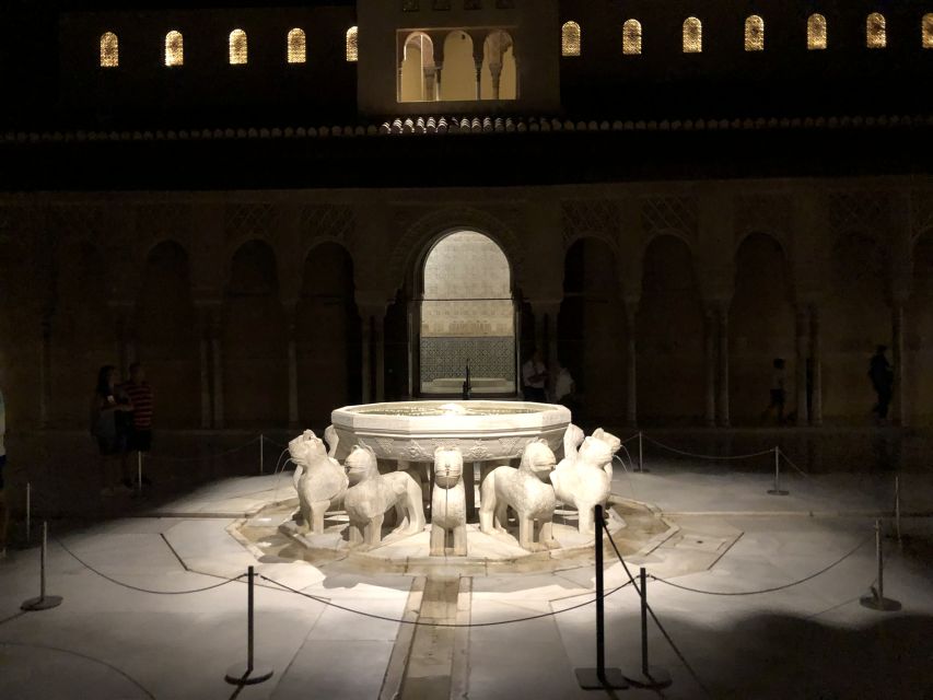 Granada: The Alhambra and Nasrid Palaces Guided Night Tour - Nightfall at the Alhambra: why this tour feels different
