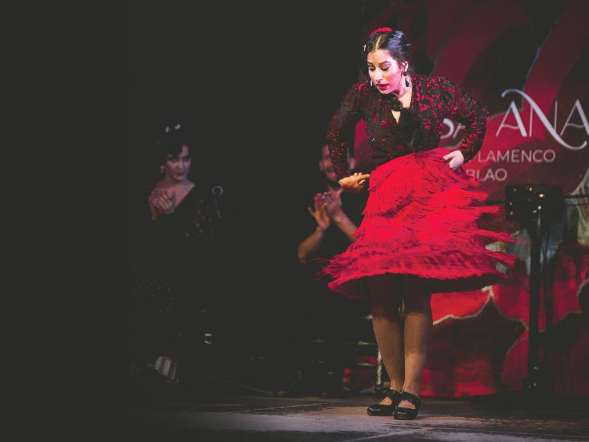 Granada: Traditional Flamenco Show at Tablao Casa Ana - Getting Oriented Inside: Curtain, Light, and Sound That Matter
