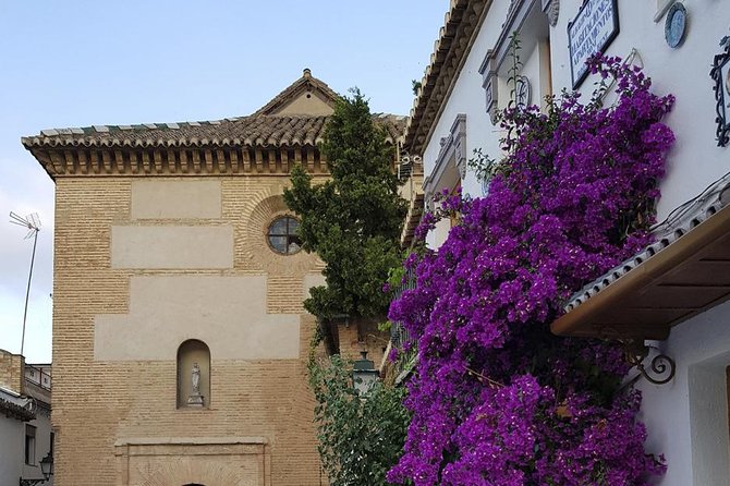 Granada Walking Tour: Albaicin and Sacromonte Quarters - Plaza de Isabel La Católica: names with power behind them