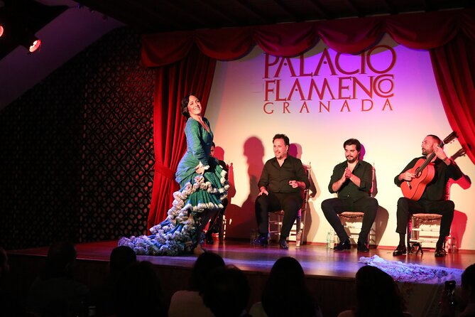 Grenada: Flamenco Palace, the best show in the center - Pre-show bar time: arrive early and use the half hour well