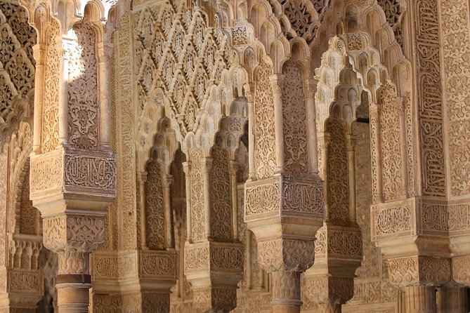 Group tour: the Alhambra of Granada - Meeting point at Hotel Alixares: the kind of start that reduces stress