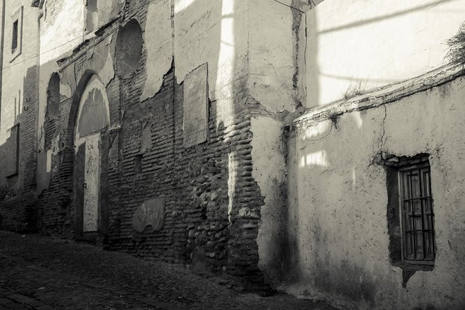 Guided tour Conspiracy in the Albaicín - Albaicín at night: why conspiracies make sense here