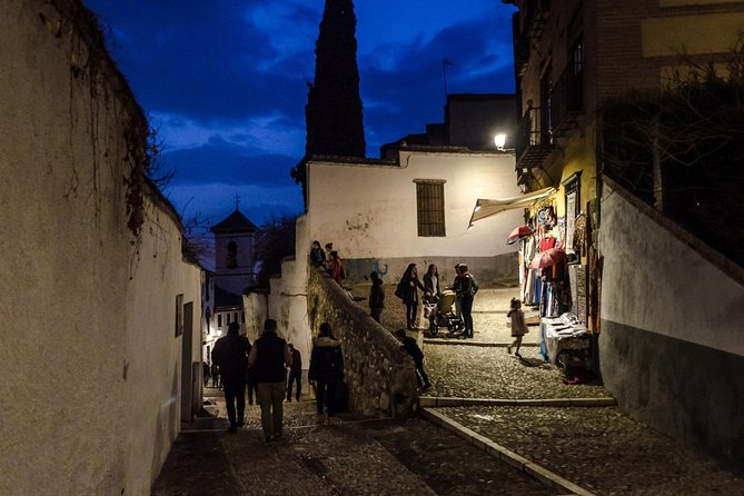 Guided tour Granada Unexplained - Night Granada, told through mystery routes