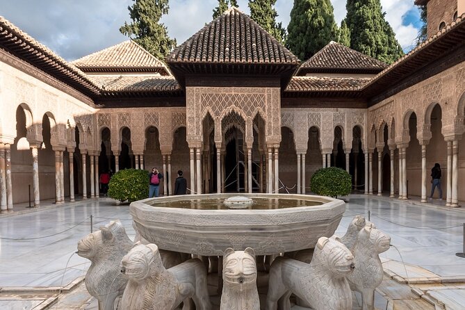 Guided tour of Alhambra and Generalife with Nasrid Palaces - Generalife Gardens: Your First Taste of Nasrid Style
