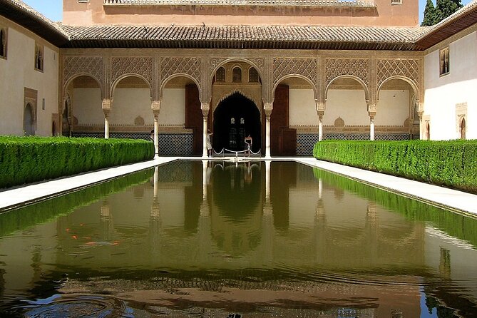 Guided tour of La Alhambra with tickets included - Small group guidance, big monument coverage