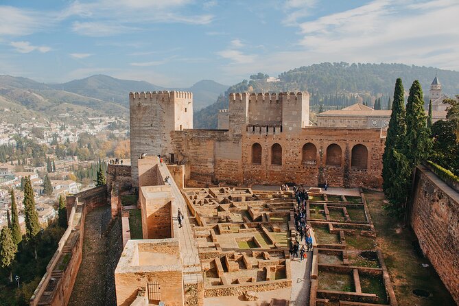 Guided tour of La Alhambra with tickets included - Official guide in Spanish or English, and why small groups help