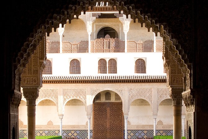 Guided tour of La Alhambra with tickets included - Timing reality check, your ticket is guaranteed but entry hours can shift