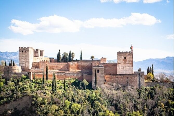 Guided tour to Alhambra with Generalife, Alcazaba and Carlos V - Entering the Alhambra in a Smart 2-Hour Shape