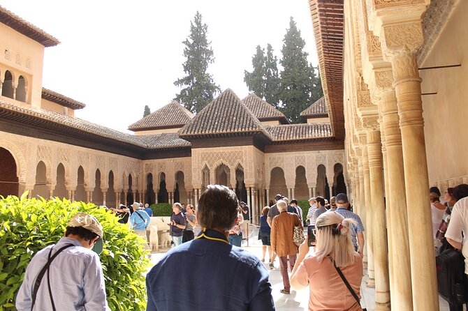 Guided visit to the Alhambra, Nasrid Palaces and Generalife - The smart way to see the Alhambra, from palaces to gardens