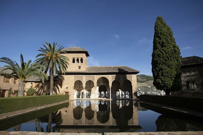 Guided Walking Tour of the Alhambra in Granada - Alcazaba, the oldest quarter and why it changes the story