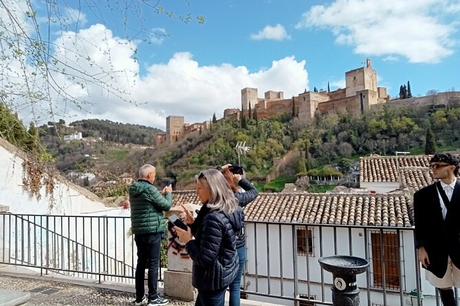 Guided Walking Tour with Panoramic Views and Terraces of Granada - Timing and weather: your viewing depends on it