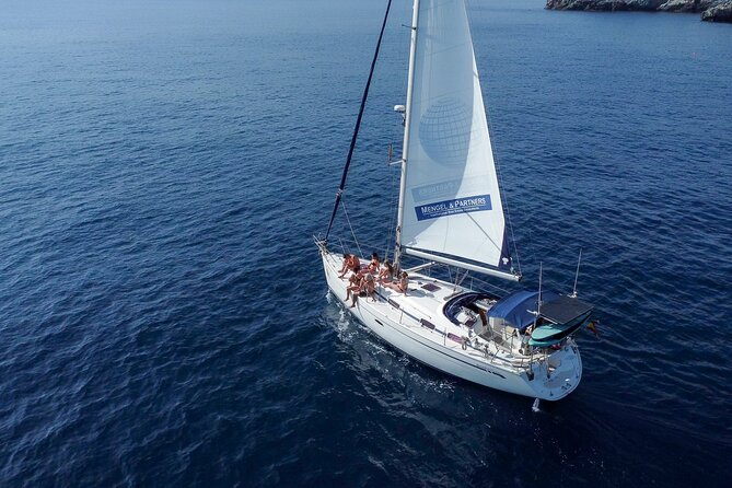 La Herradura: Sailboat with a view of dolphins-Shared - The Boat and Group Size: Quiet Comfort, Not Crowded Chaos
