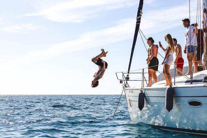 La Herradura: Sailboat with a view of dolphins-Shared - Meeting Point in La Herradura: How to Avoid Start-Time Stress