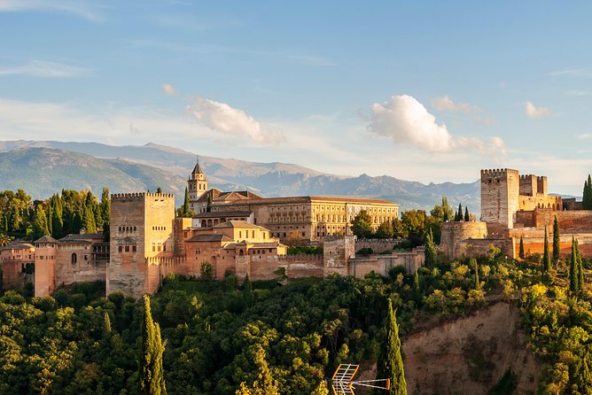 Private 3-hour Alhambra tour with tickets - The only stop: how to make one concentrated visit count