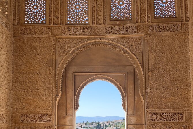 Private excursion to the Alhambra and Generalife - Guides, language choices, and why private feels calmer in Alhambra traffic