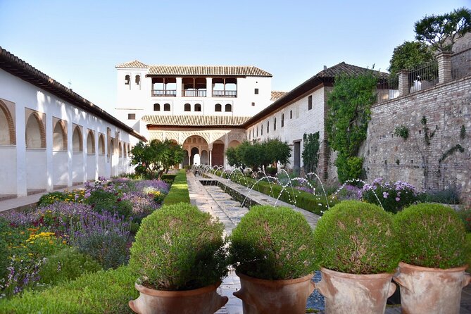 Private Night Tour of the Alhambra in Granada (includes tickets) - Alcazaba and Generalife at Night: Complementary Vistas and Atmosphere