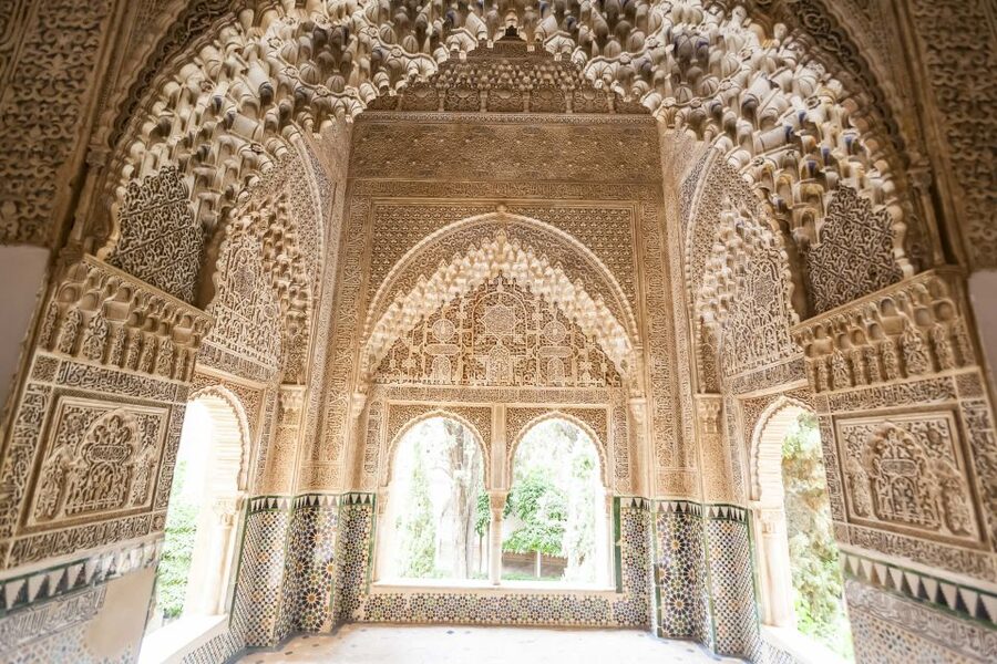 Private tour in all complete complex of Alhambra with ticket - Price and value: is $412 per person worth it?