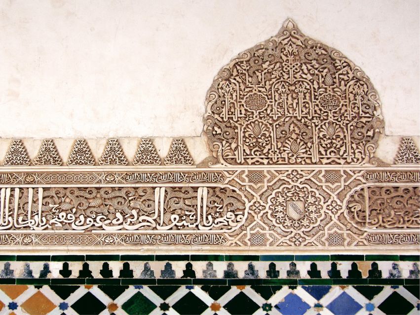 Private tour in all complete complex of Alhambra with ticket - Entering at the Access Pavilion with an orange umbrella